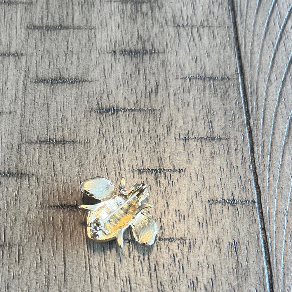 Elegant Silver and Gold Bee Brooch - Picture 4 of 4